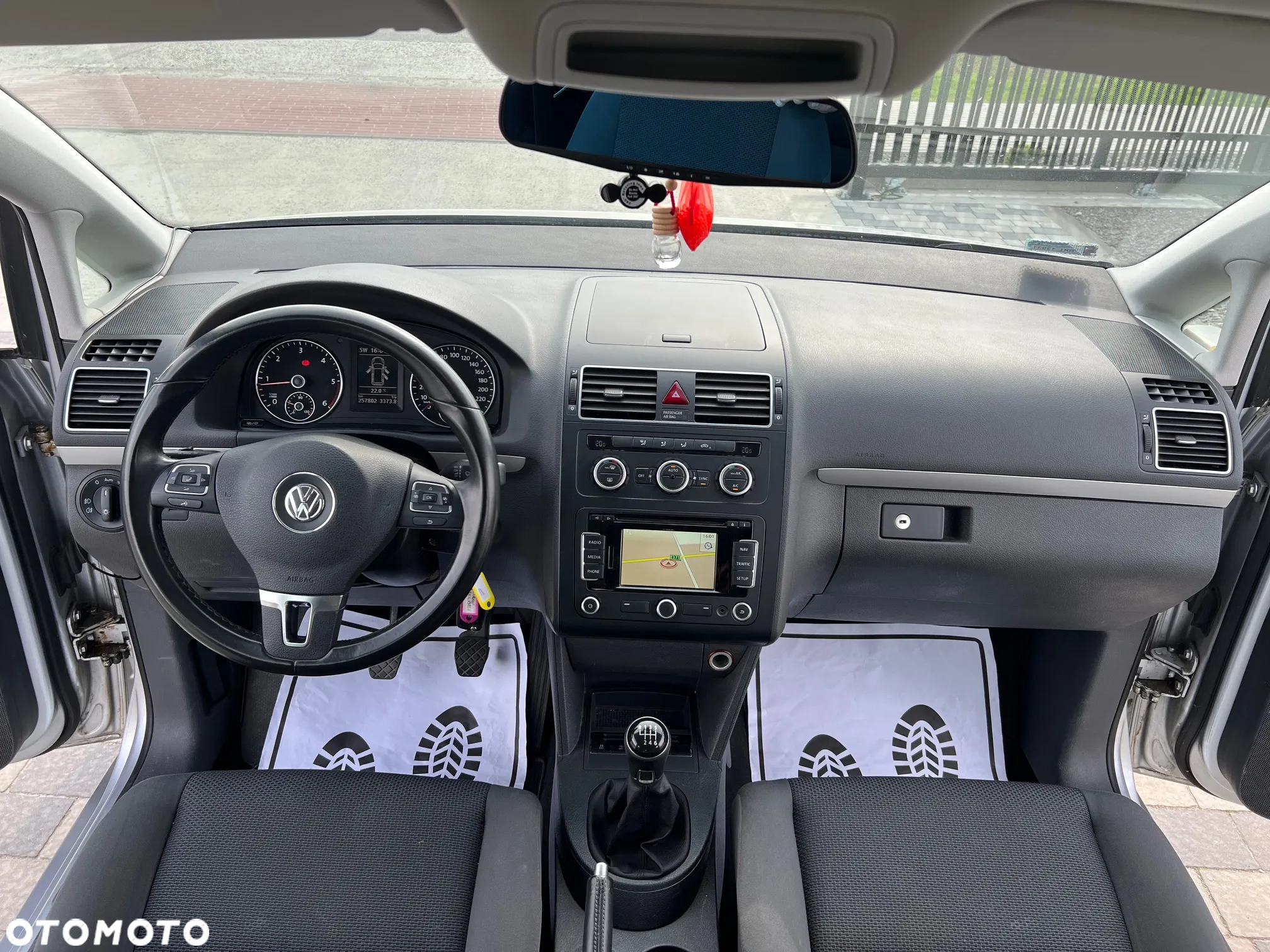 Volkswagen Touran 1.6 TDI DPF BlueMotion Technology Comfortline - 8