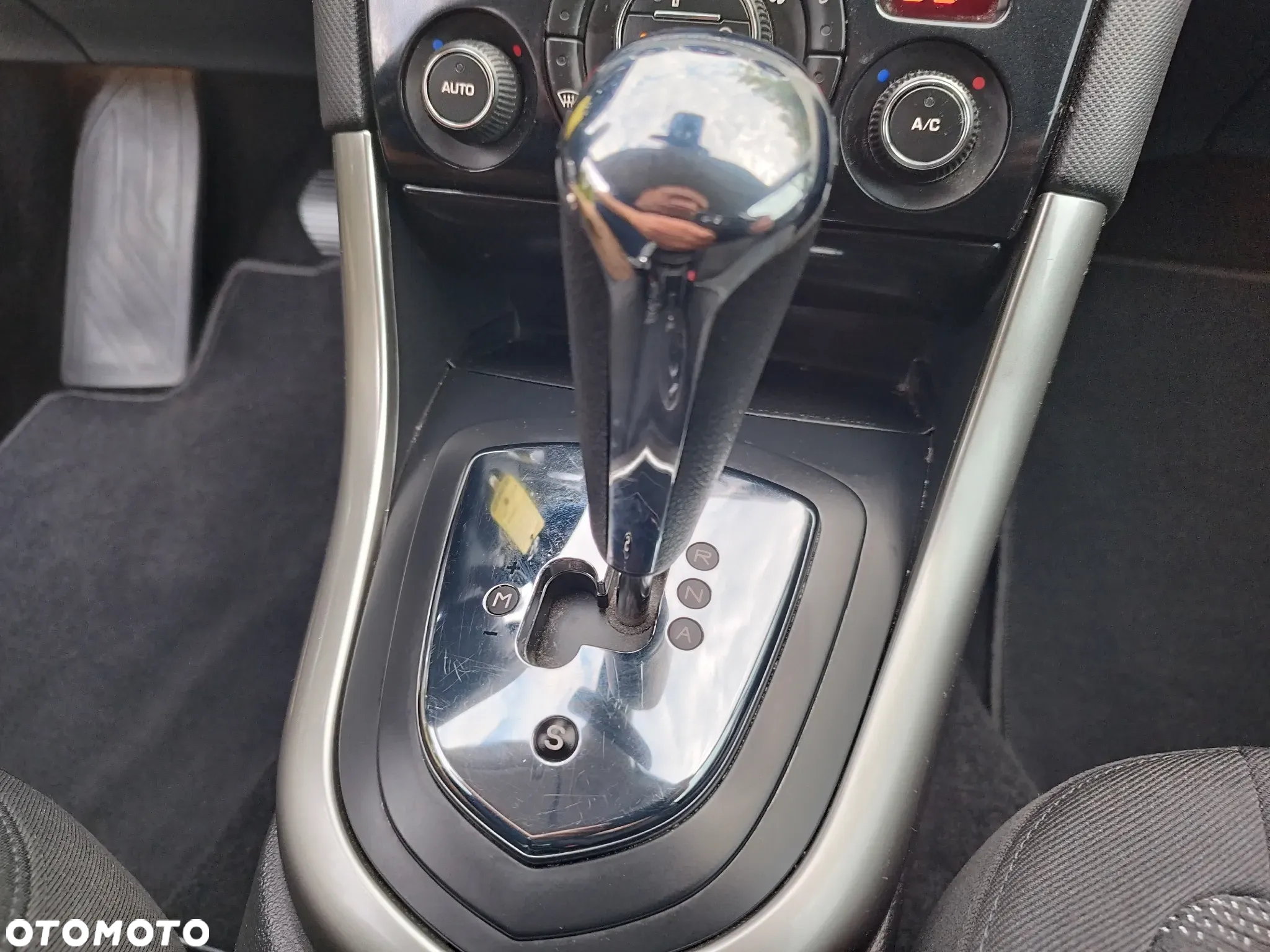 Peugeot 308 SW HDi FAP 110 EGS6 Premium - 33