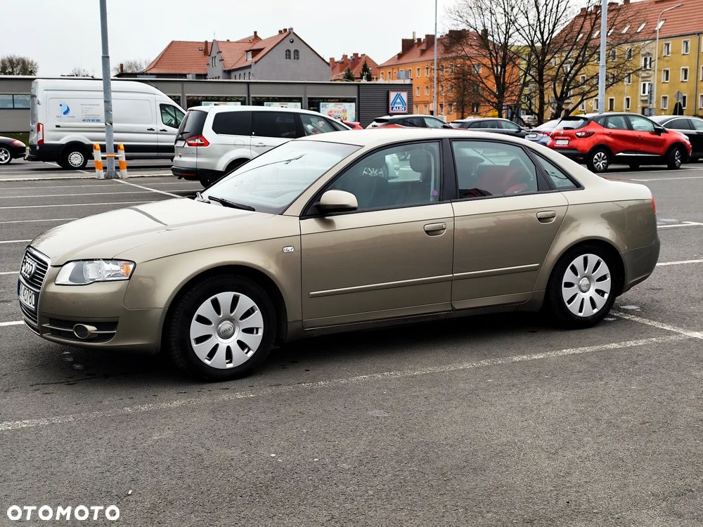 Audi A4 Limousine - 1
