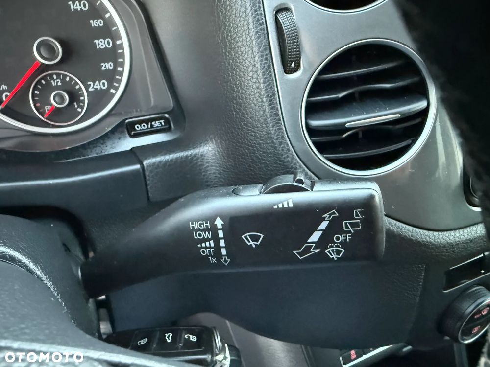 Volkswagen Tiguan 2.0 TDI DPF BlueMotion Technology Exclusive - 33