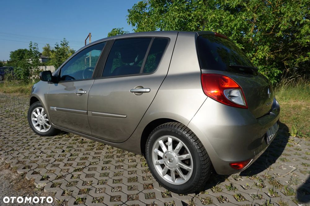 Renault Clio 1.2 16V 75 Expression - 11