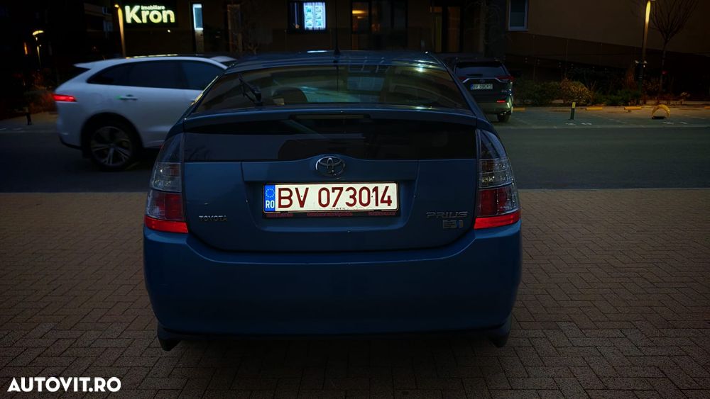 Toyota Prius (Hybrid) - 6