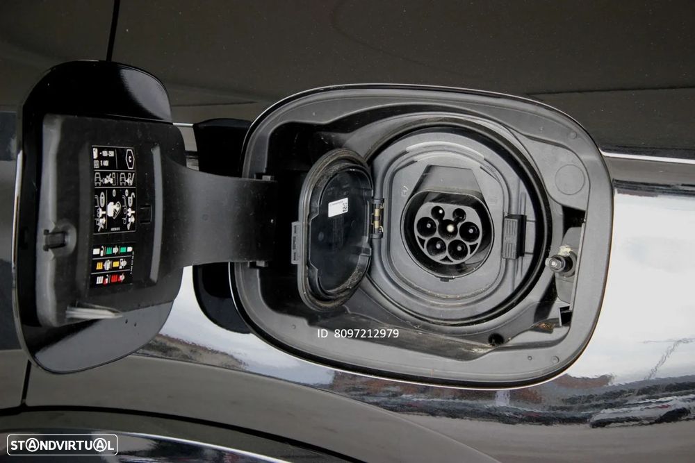 Mercedes-Benz GLC 300 e 4Matic 9G-TRONIC AMG Line Advanced - 25