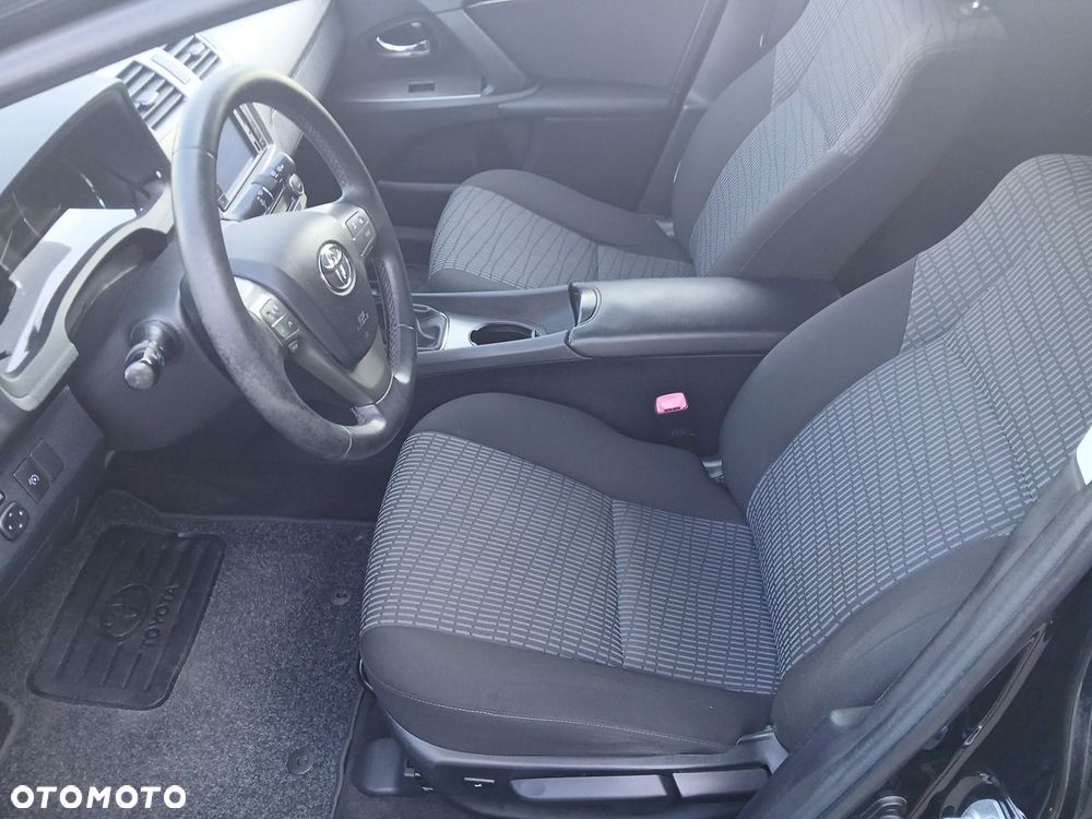 Toyota Avensis 2.2 D-4D Style - 10