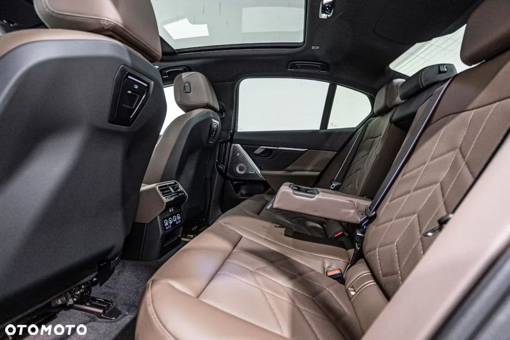 BMW Seria 5 520d xDrive mHEV - 23