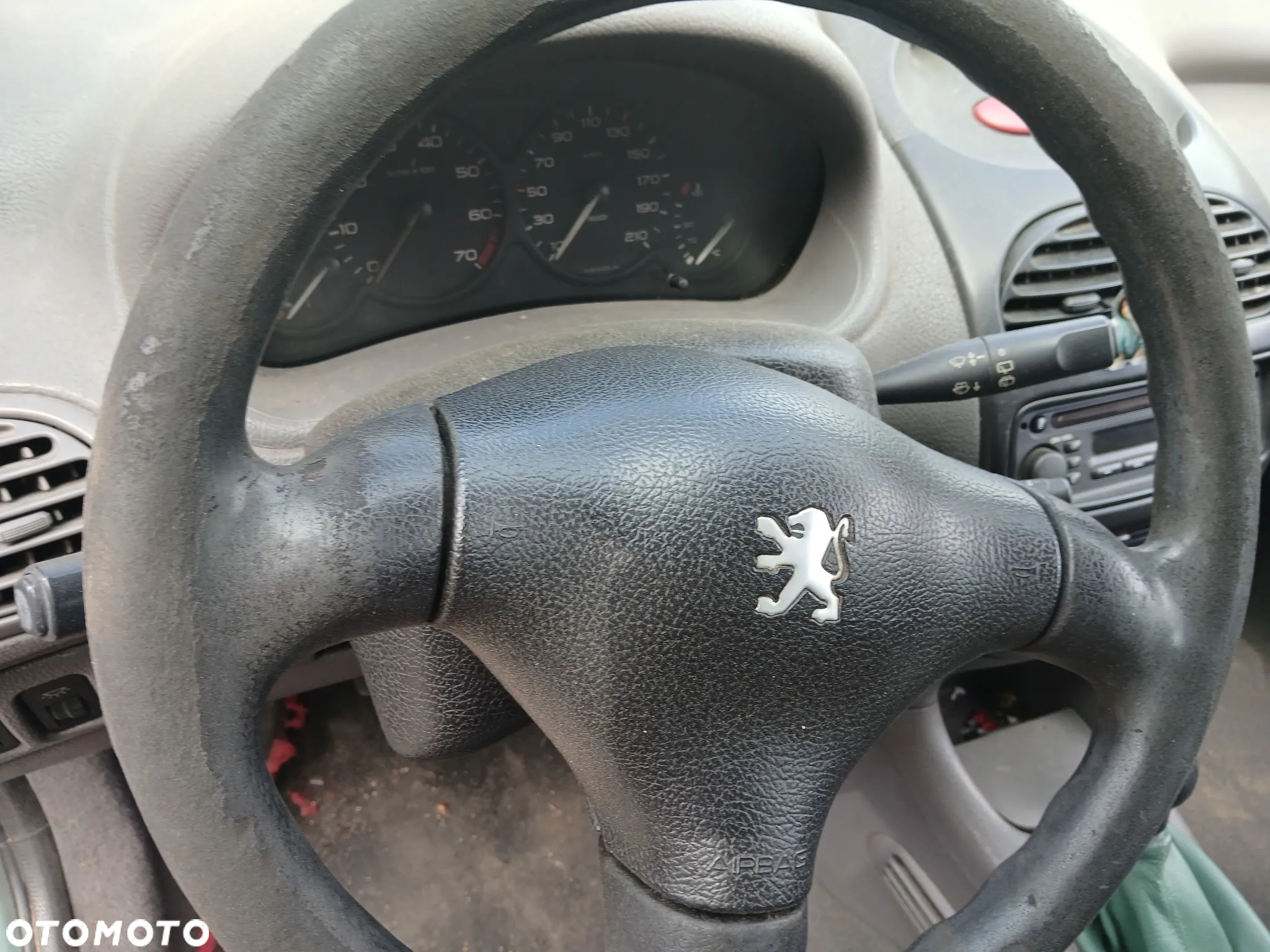 peugeot 206 5D KRV fotel fotele kanapa deska kokpit podsufitka boczek boczki klamka podłokietnik - 4