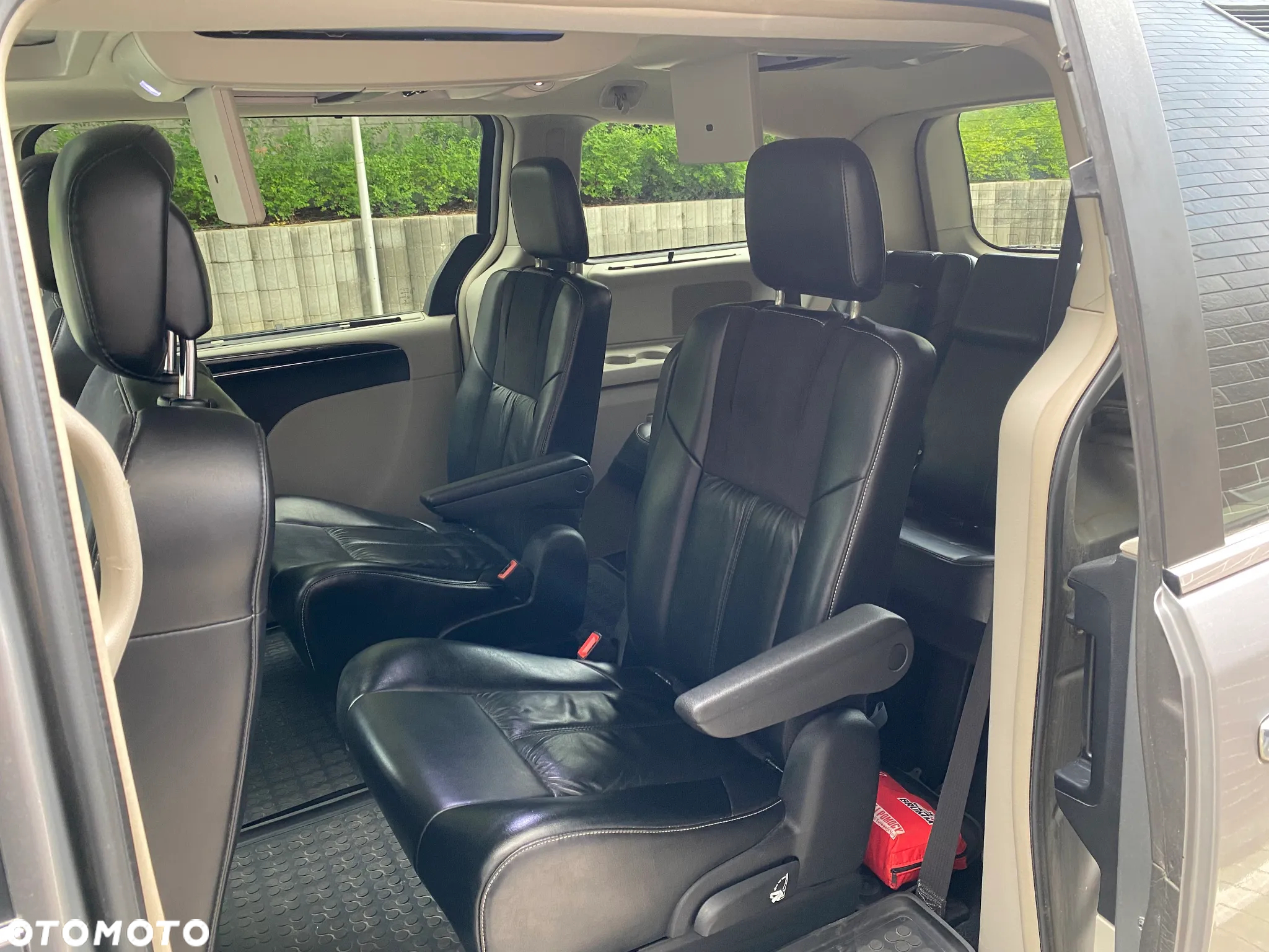 Chrysler Town & Country 3.6 Limited - 25