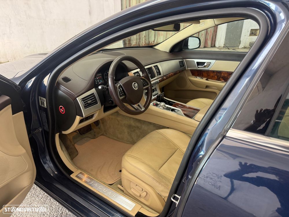 Jaguar XF Sportbrake 2.2 D Premium Luxury - 11