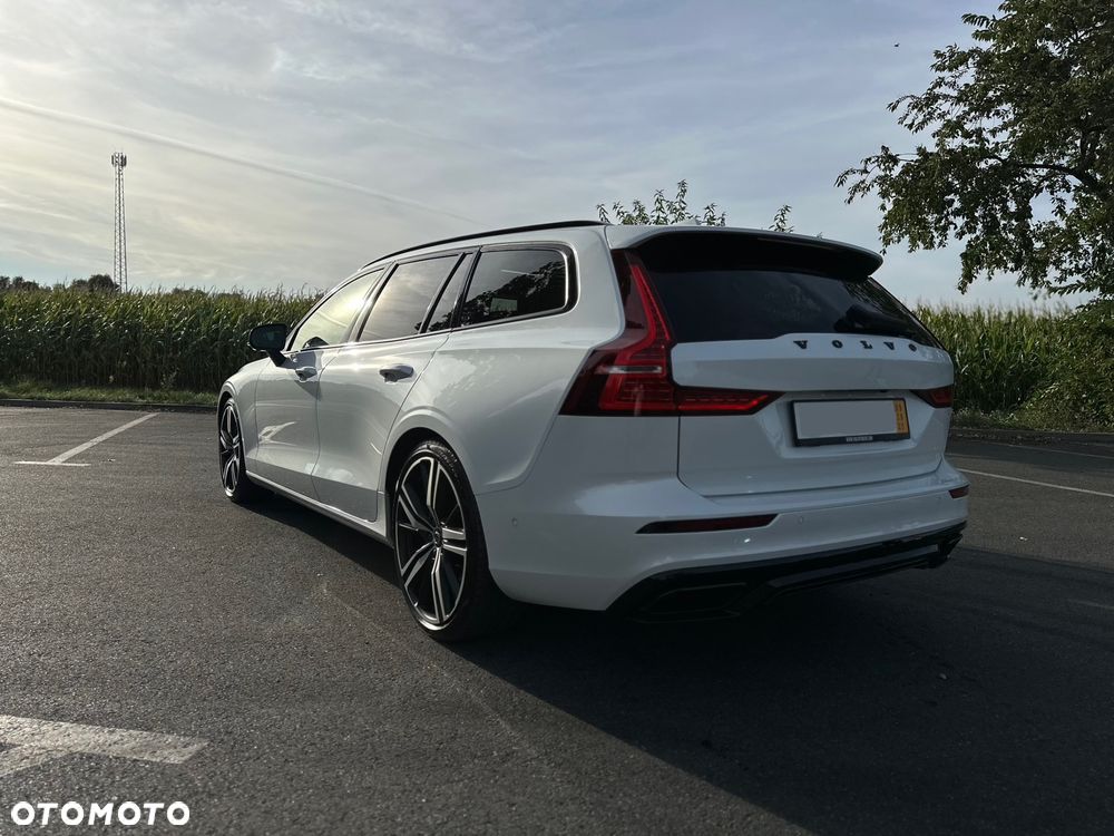 Volvo V60 D4 R-Design - 3
