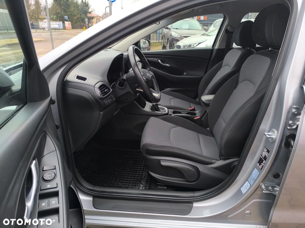 Hyundai i30 1.5 DPI Classic + - 17