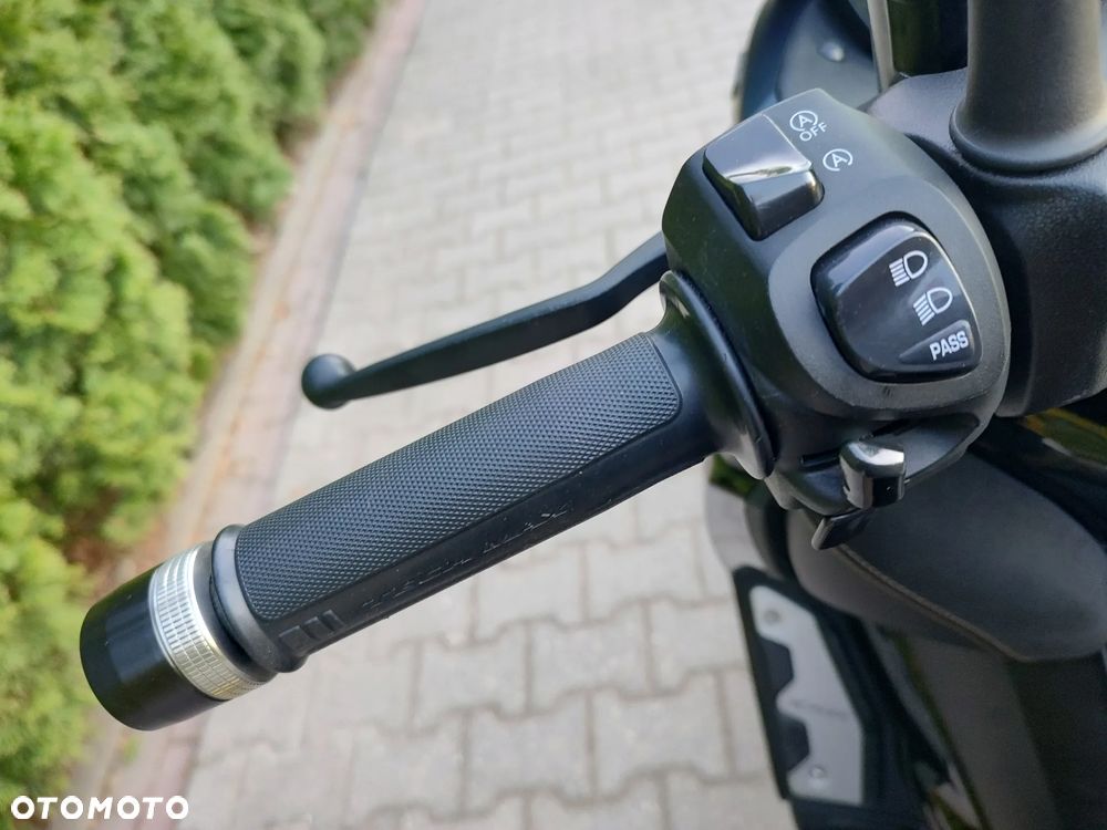 Yamaha X-max - 10