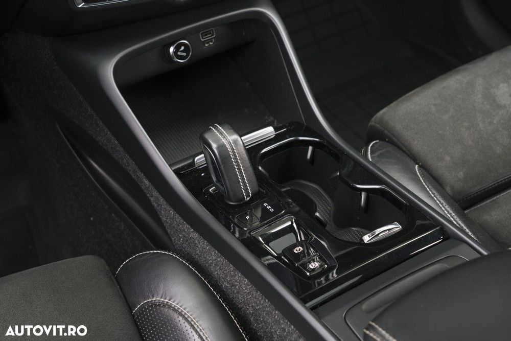 Volvo XC 40 D4 AWD R-Design - 29