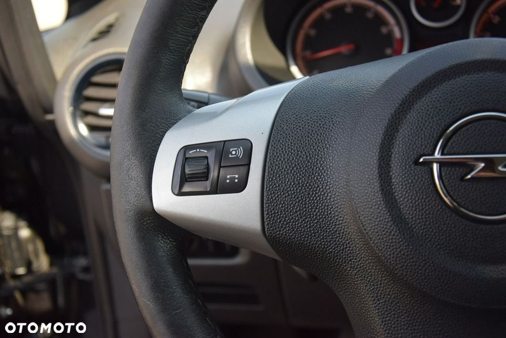 Opel Corsa 1.4 16V 150 Jahre - 29
