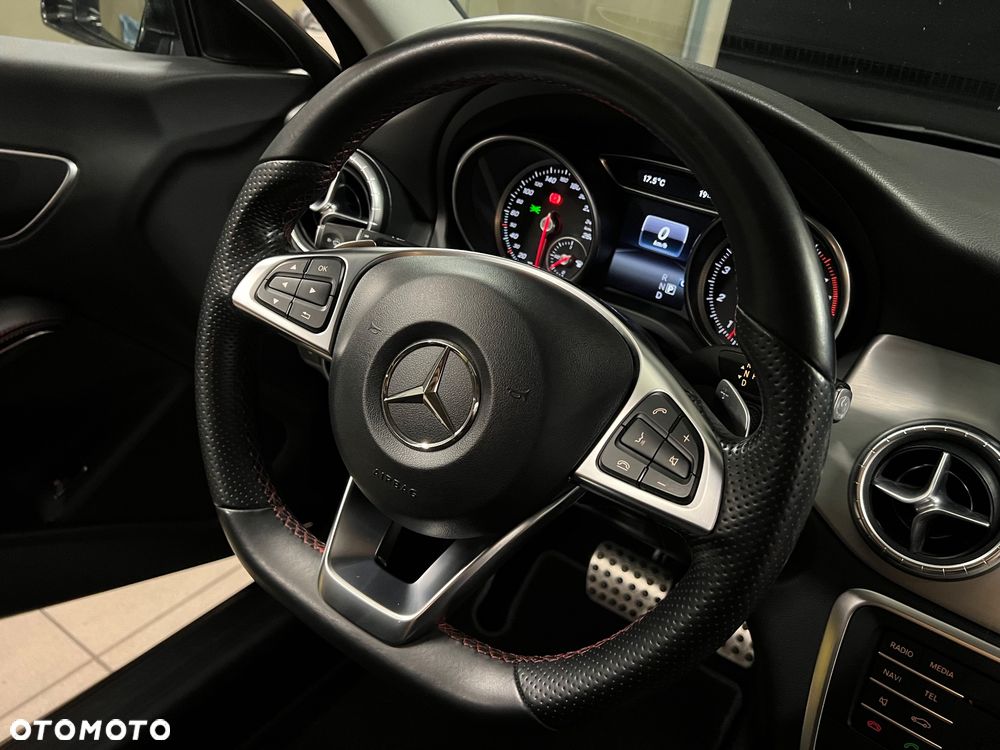 Mercedes-Benz CLA 200 7G-DCT AMG Line - 29