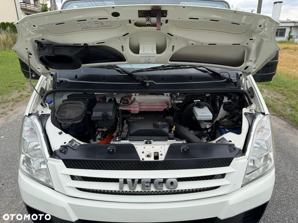 Iveco 50C15 * 3.0 / 150KM * Rama / Skrzyniowe * Koła bliźniacze * Rozstaw osi: 3.75m * - 18