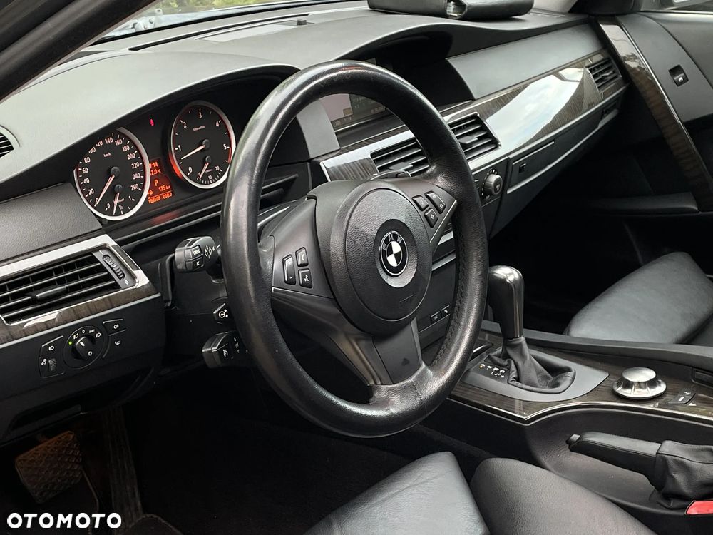BMW Seria 5 525d - 16