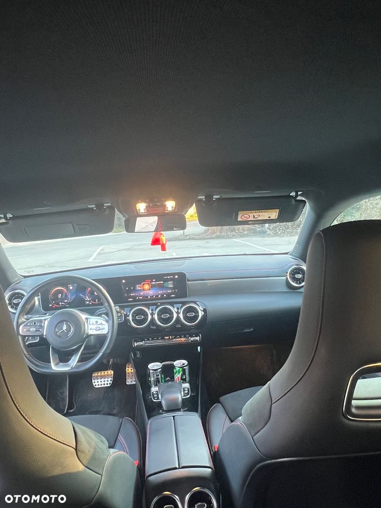 Mercedes-Benz CLA 180 7G-DCT AMG Line - 20