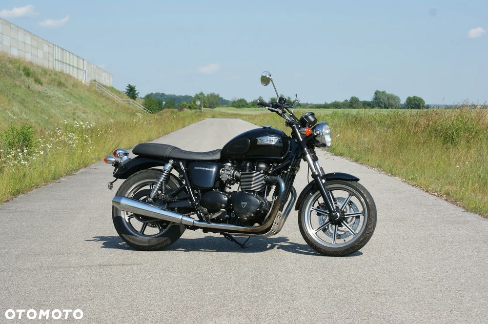 Triumph Bonneville - 1