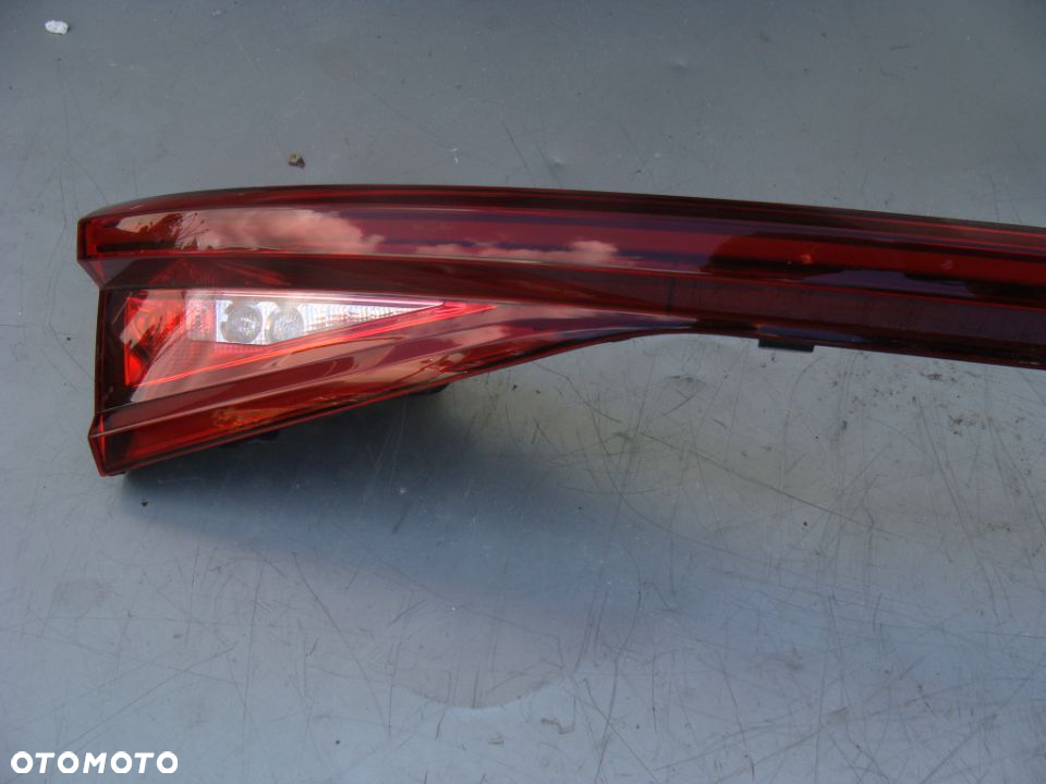 SEAT LEON IV LAMPA TYLNA W KLAPĘ BLENDA 5FA945307G - 2