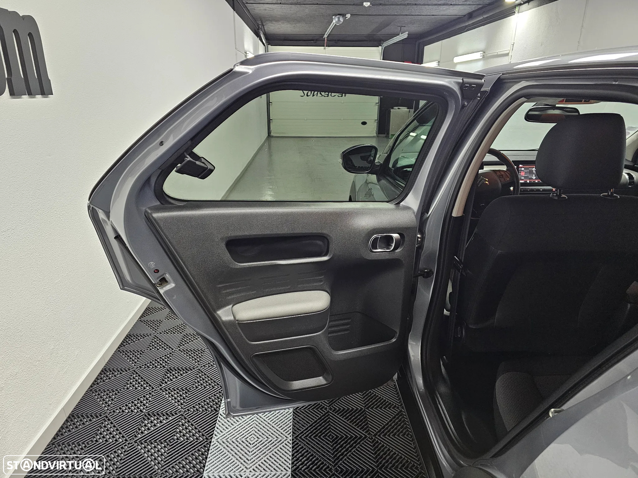 Citroën C4 Cactus 1.2 PureTech Shine EAT6 - 12