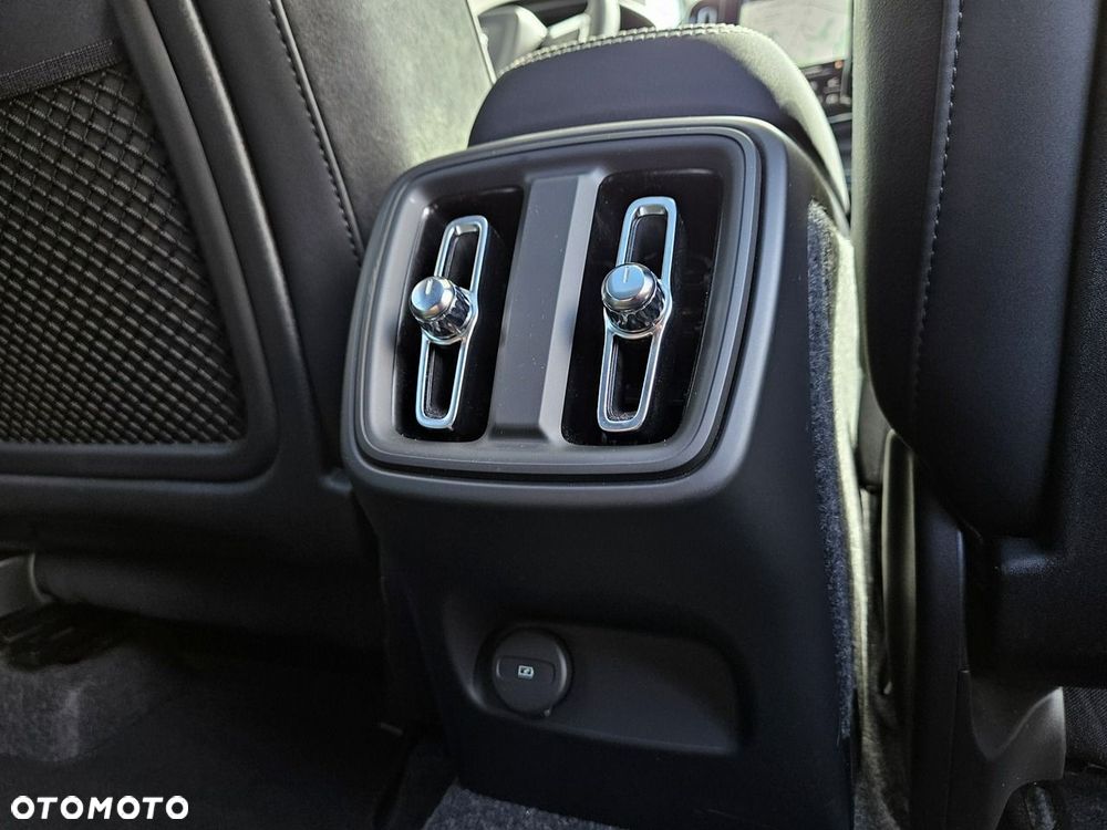 Volvo XC 40 B3 B DKG Ultra Black Edition - 23