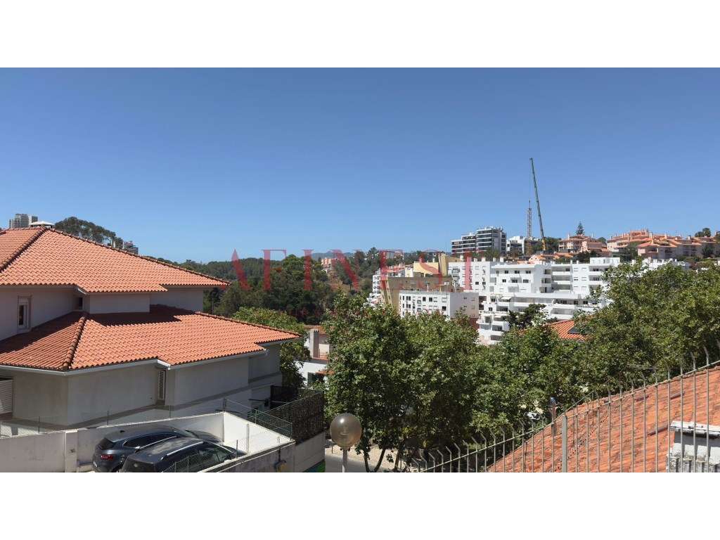 APARTAMENTO T4 NO CENTRO DE CASCAIS RENOVADA EM 2023 E COM ESTACION... - Grande imagem: 5/59