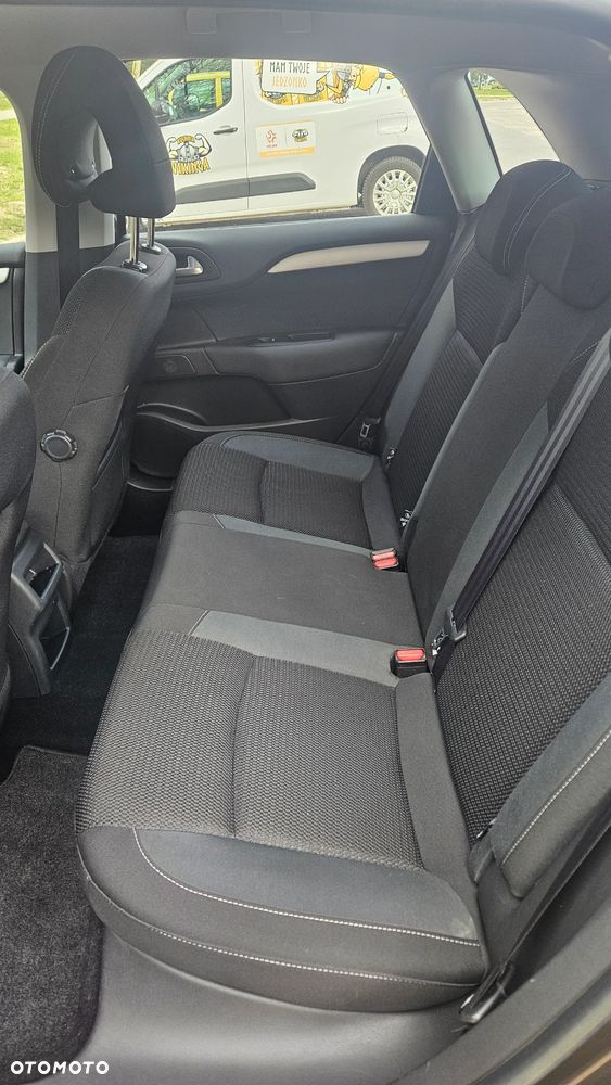 Citroën C4 e-HDi 115 Selection - 9