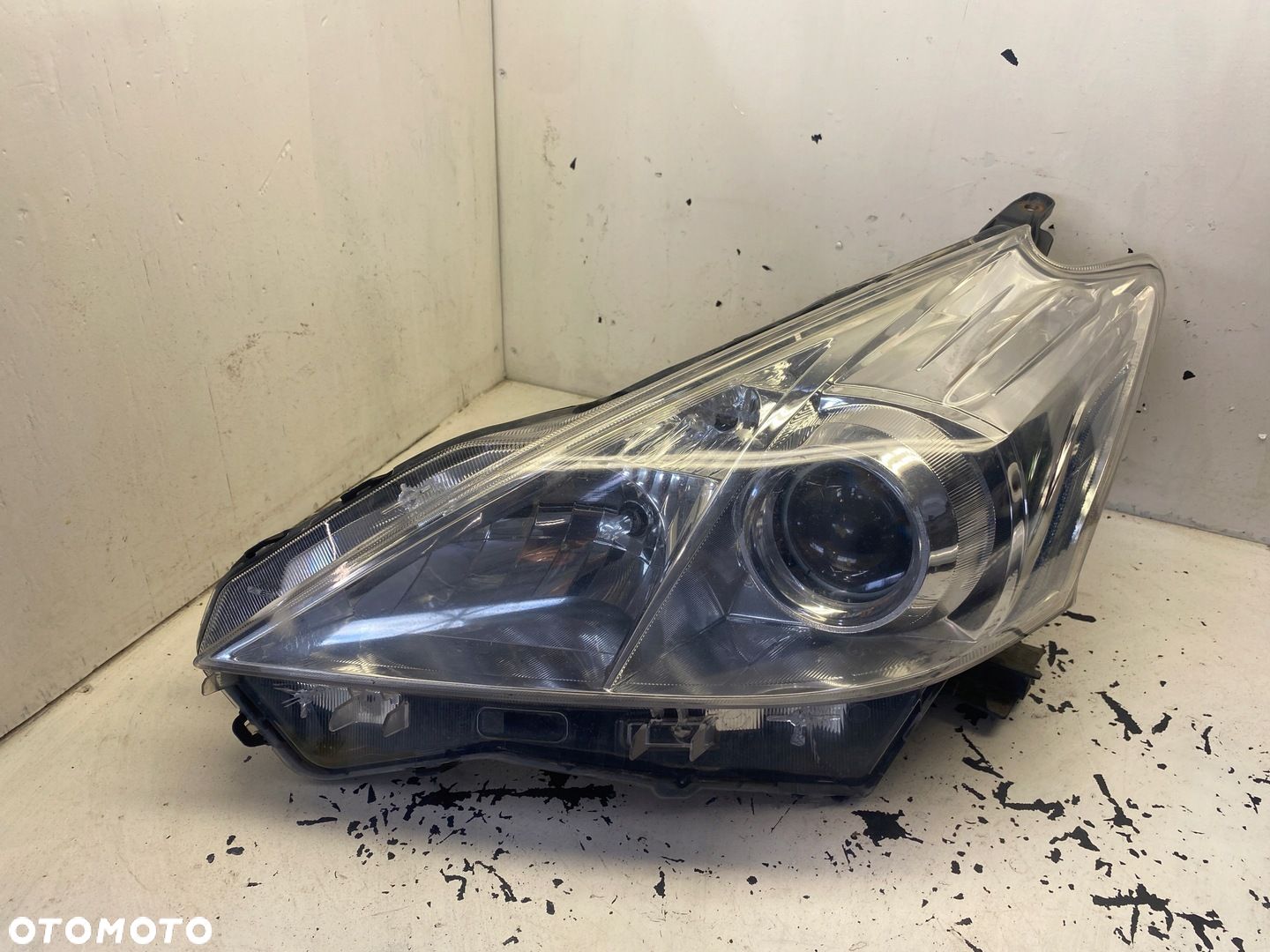 TOYOTA PRUS PLUS LAMPA LEWY PRZÓD SOCZEWKA - 1