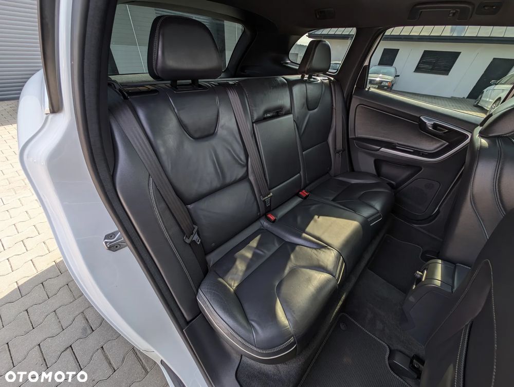 Volvo XC 60 D4 Geartronic RDesign - 36