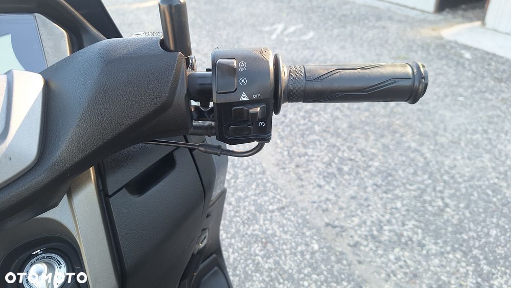 Yamaha NMAX - 21