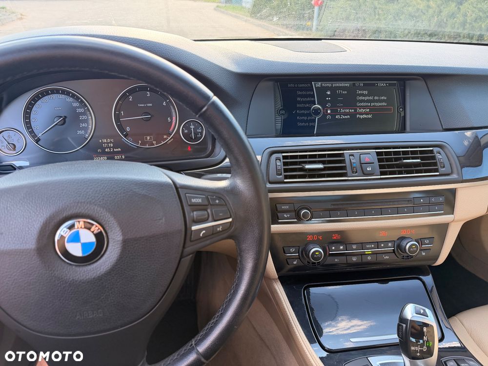 BMW Seria 5 525d Sport-Aut - 23