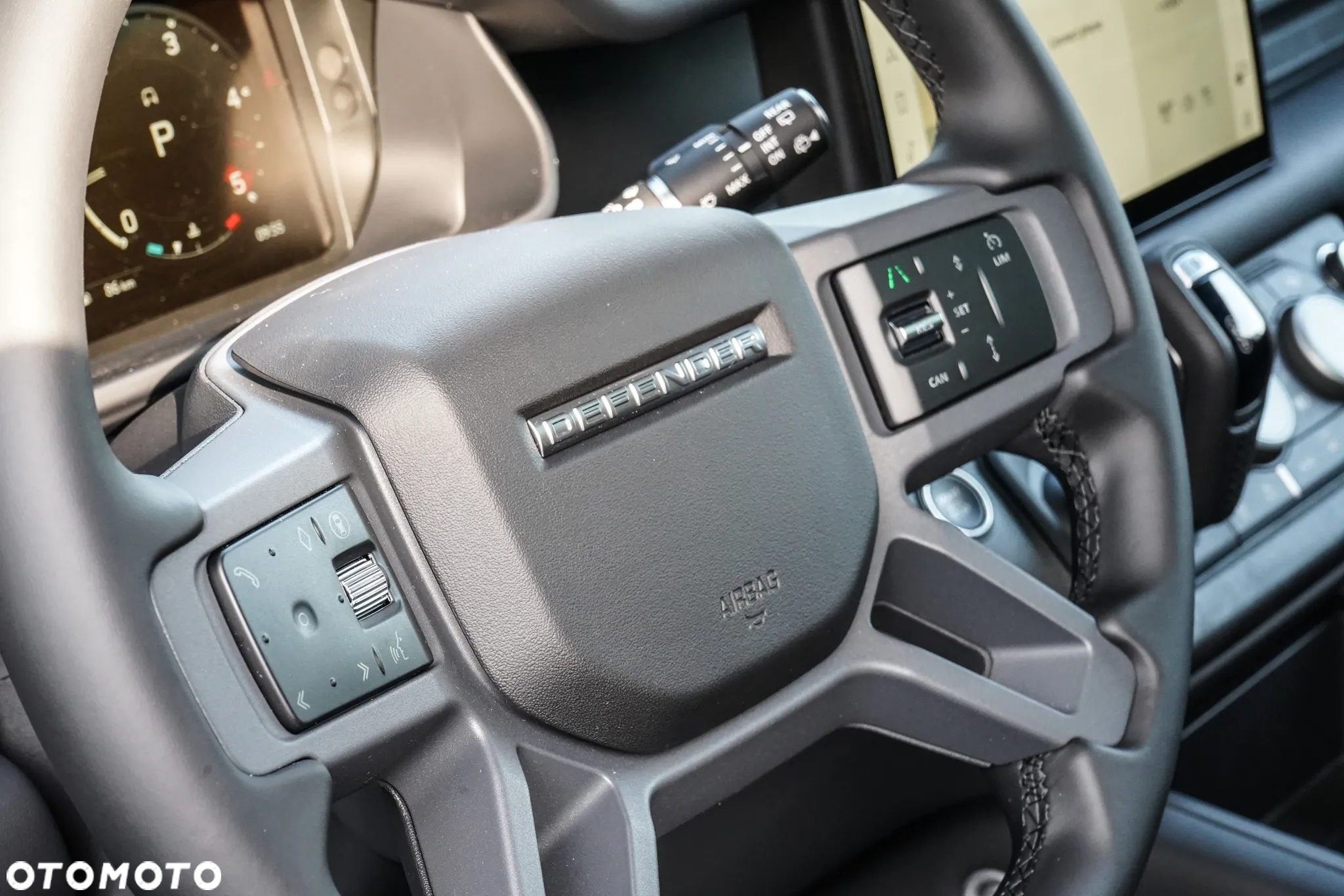 Land Rover Defender - 16