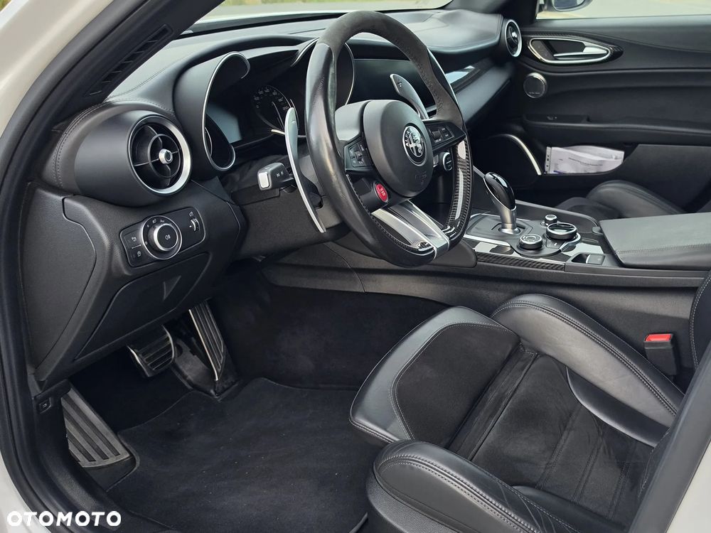 Alfa Romeo Giulia 2.9 V6 Bi-Turbo AT8 Quadrifoglio - 10