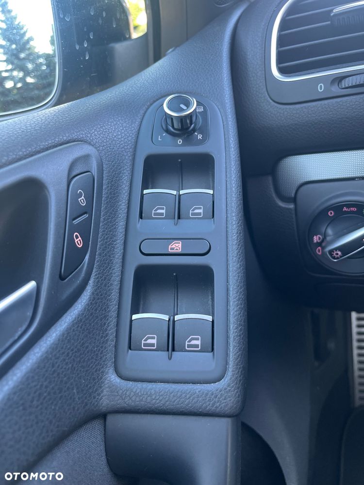 Volkswagen Golf - 10