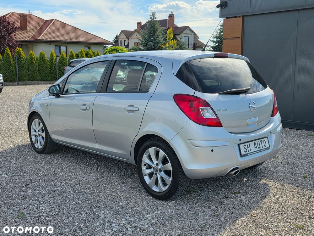 Opel Corsa 1.4 16V Cosmo - 9