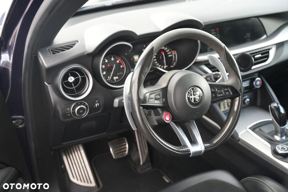 Alfa Romeo Stelvio 2.0 Turbo 16V AT8-Q4 Veloce Ti - 2