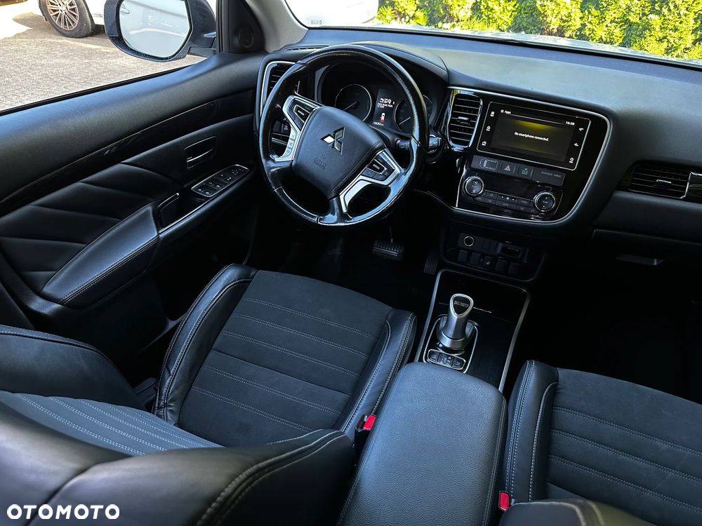 Mitsubishi Outlander Intense + - 24