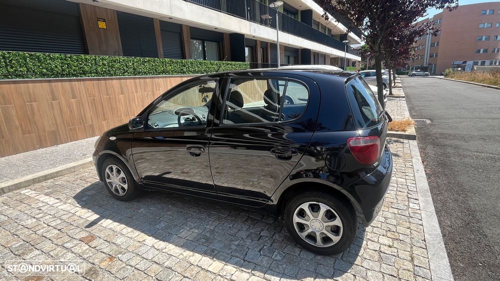 Toyota Yaris 1.0 Base C/Radio - 1
