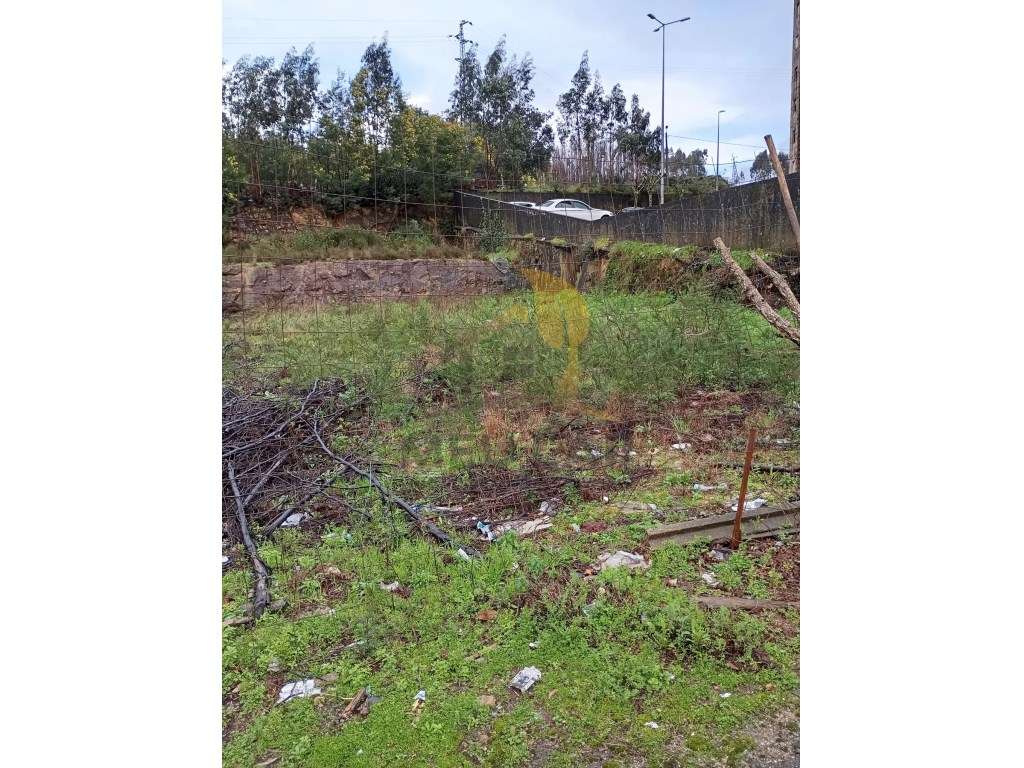Terreno de 648m2 com c/ Projeto Aprovado p/ Moradia T3 - Grande imagem: 3/4