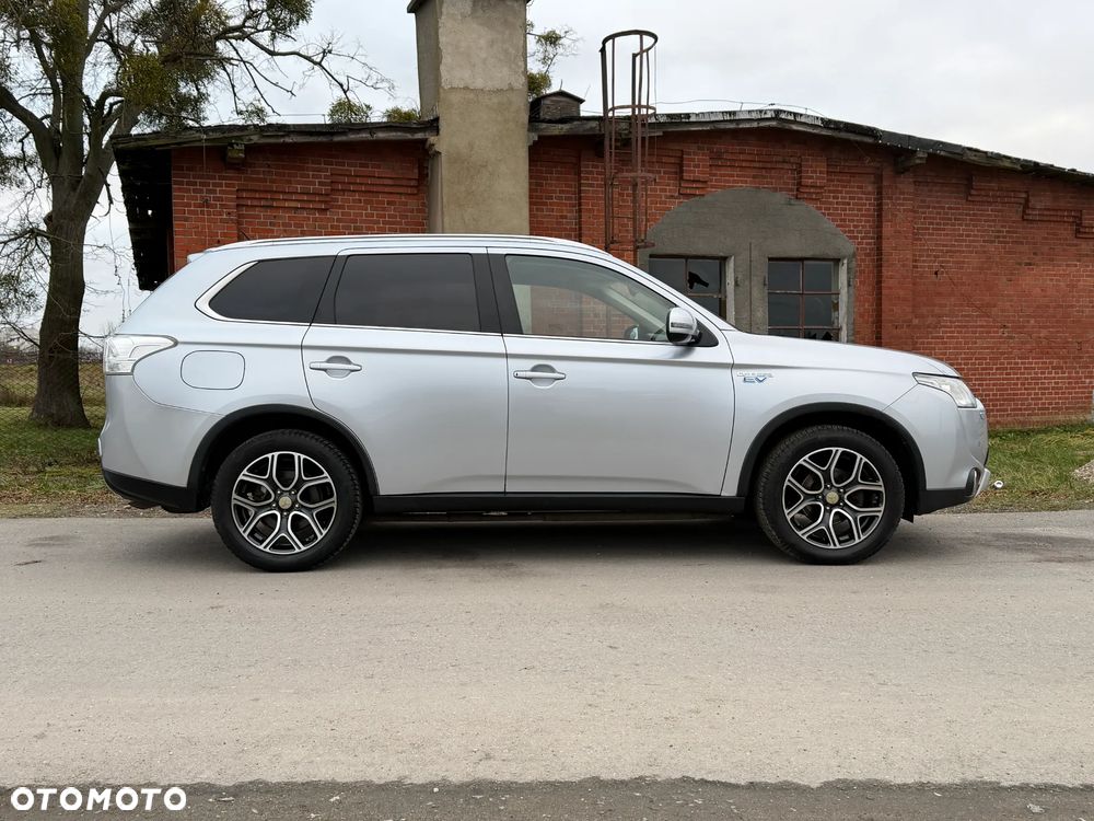 Mitsubishi Outlander 2.0 4WD - 7