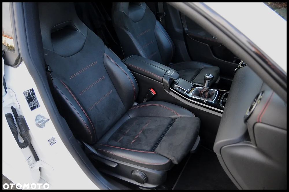 Mercedes-Benz CLA 180 AMG Line - 6