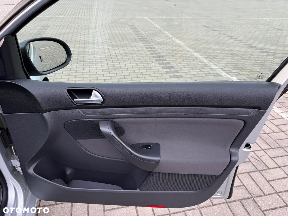 Volkswagen Golf 1.9 TDI DPF Edition BlueMotion - 36