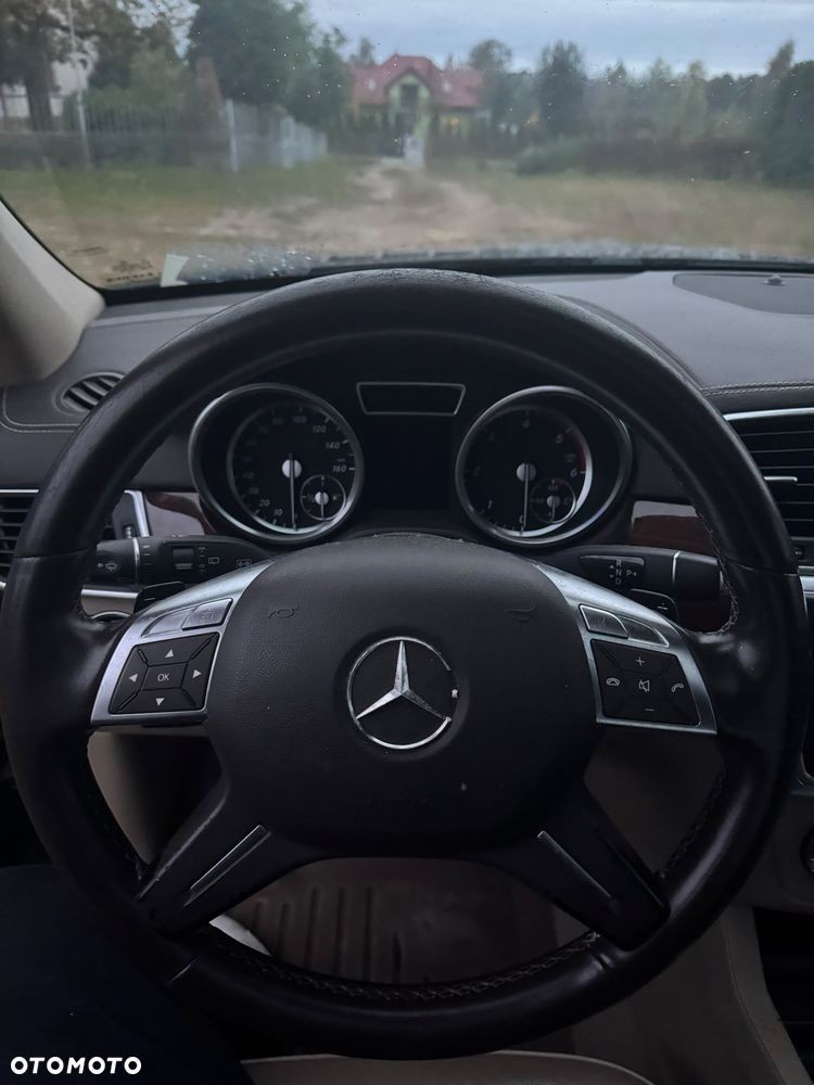 Mercedes-Benz GL 350 BlueTec 4-Matic - 26