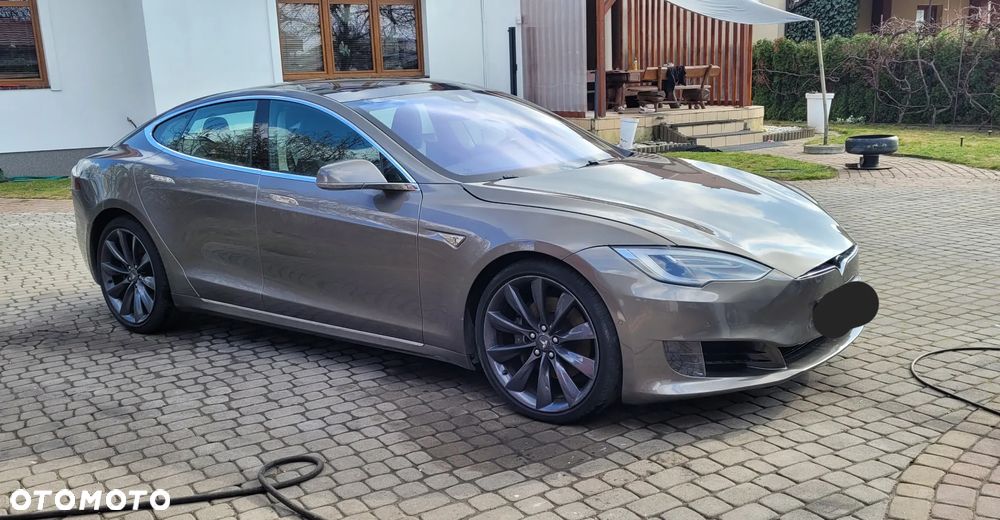 Tesla Model S - 3
