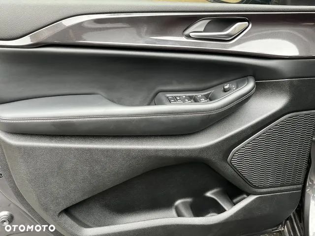 Jeep Grand Cherokee - 25