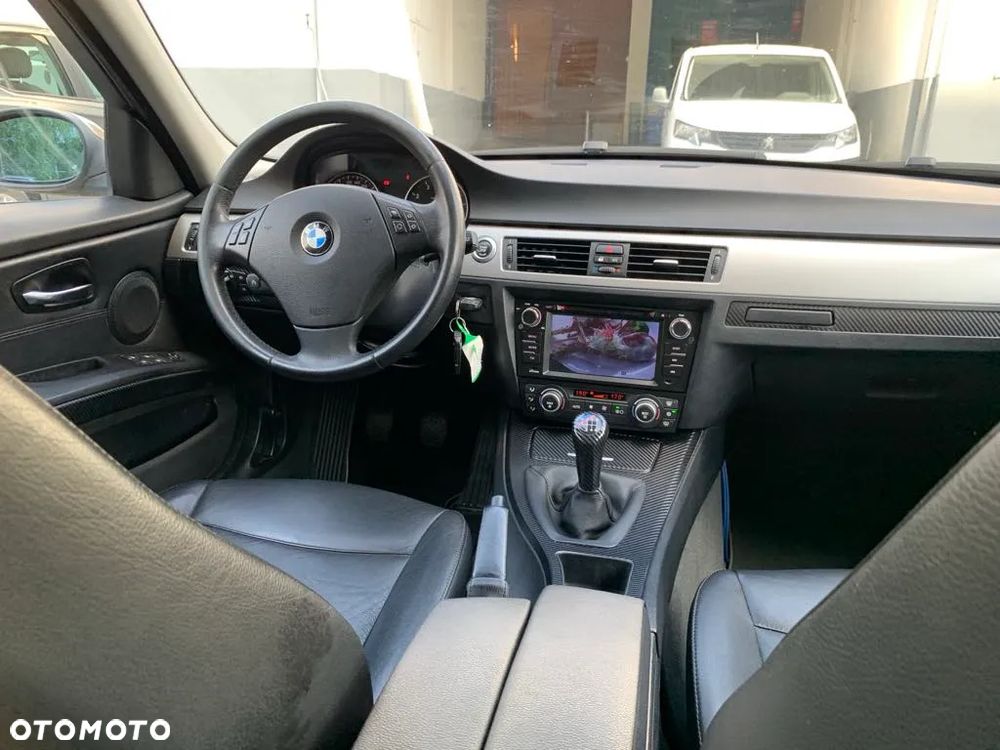 BMW Seria 5 520i - 8