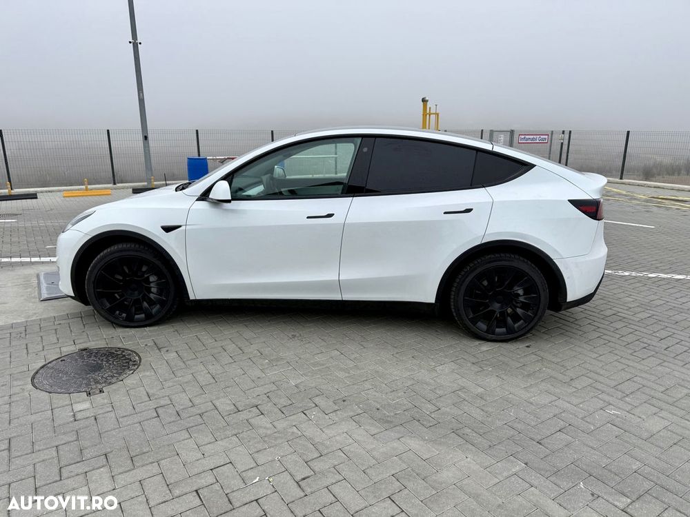 Tesla Model Y - 5