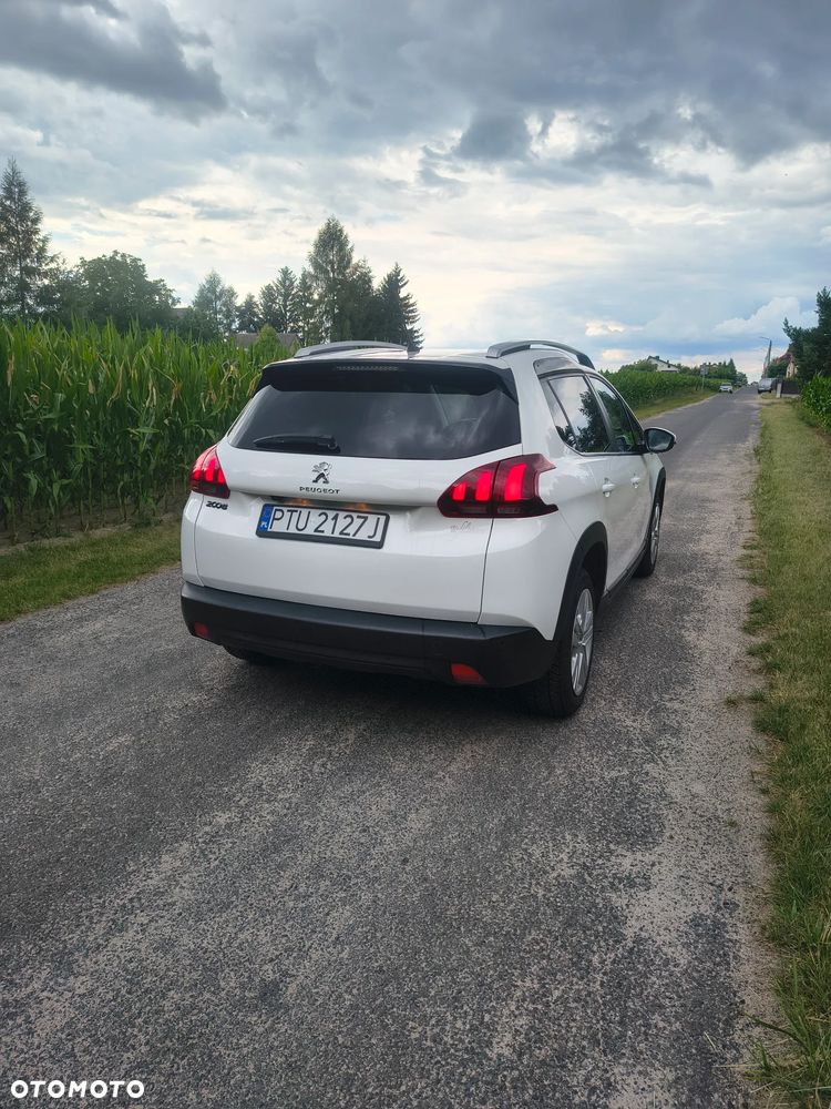 Peugeot 2008 1.2 Pure Tech GPF Signature S&S - 5