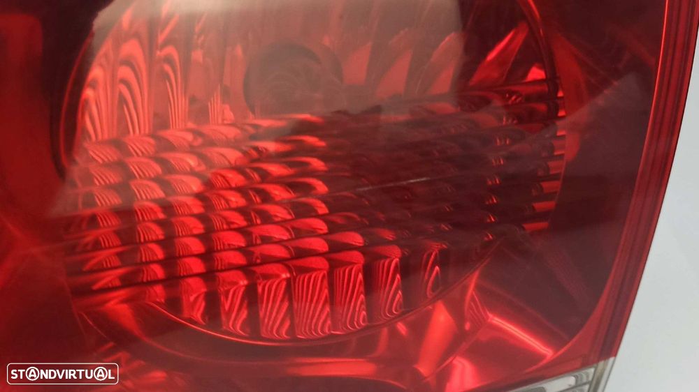 FAROLIM TRASEIRO DIREITO VOLKSWAGEN TOUAREG (7LA) TDI R5 - 5