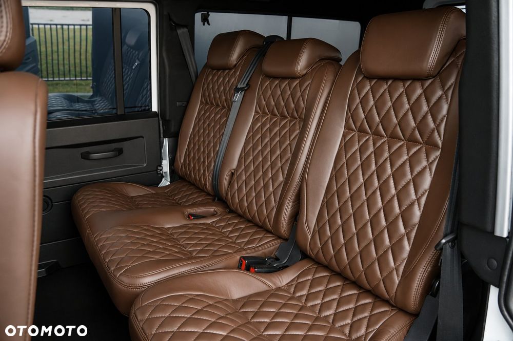 Land Rover Defender 2.4 TD4 SE - 30